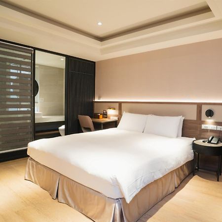 Royal Rose Hotel Zhongshan Taipei Exterior photo